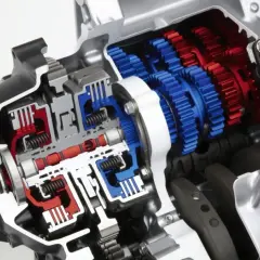 Poznaj zasadę działania sprzęgła w motocyklu: kompletny poradnik mechaniczny