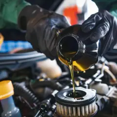 Jak często wymieniać olej w samochodzie? Poradnik dla kierowców