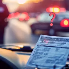 Czy należy wozić przy sobie dowód rejestracyjny: istotne pytanie?