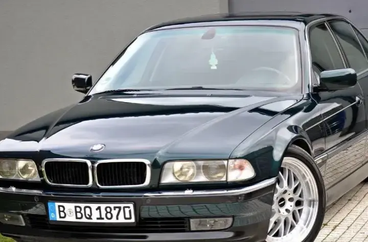 BMW 750 iL – wyjątkowa limuzyna z niezawodnym silnikiem V12
