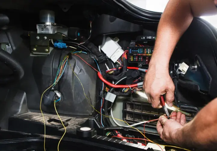 Jak naprawić instalację elektryczną w samochodzie i uniknąć kosztownych błędów