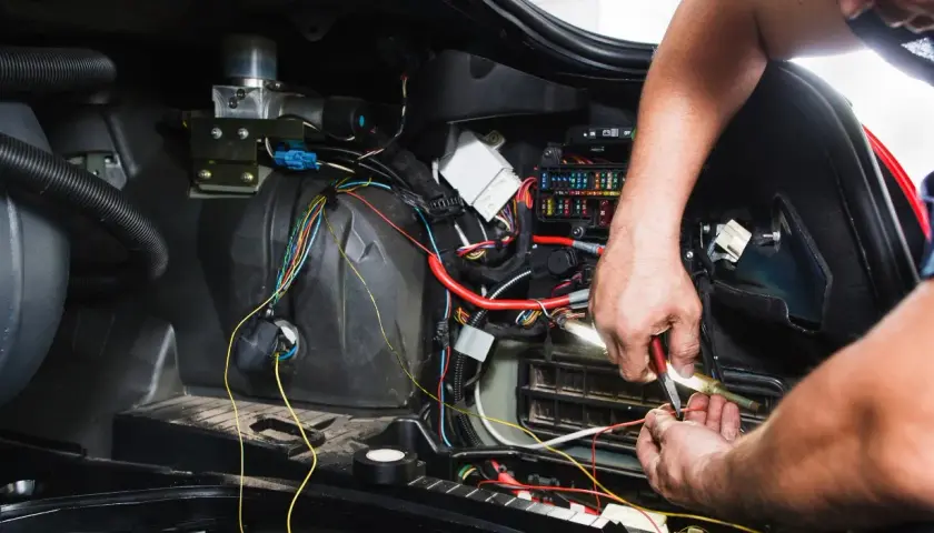 Jak naprawić instalację elektryczną w samochodzie i uniknąć kosztownych błędów