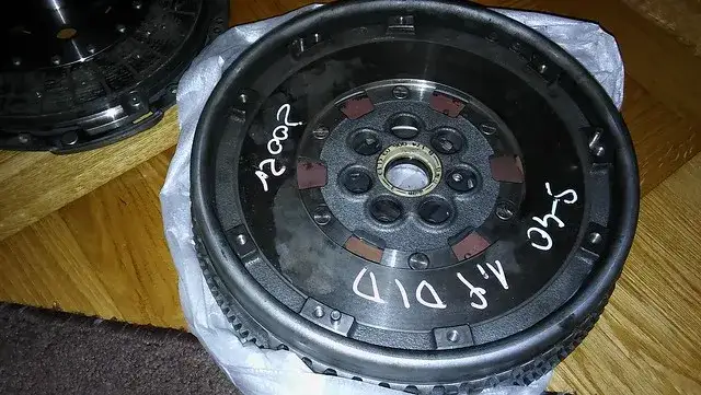 Zdjęcie Ile kosztuje wymiana sprzęgła Volvo V40? Sprawdzone koszty i ceny